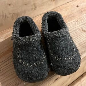 Kids hard sole slippers